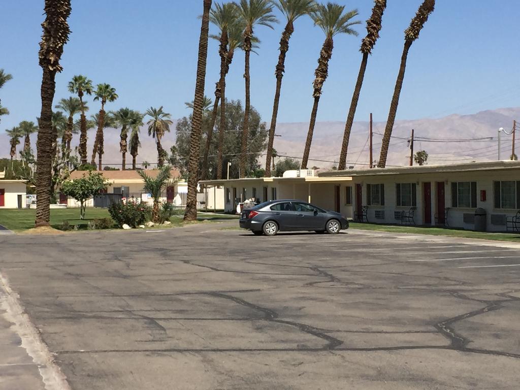 Western Sands Motel Indio Buitenkant foto