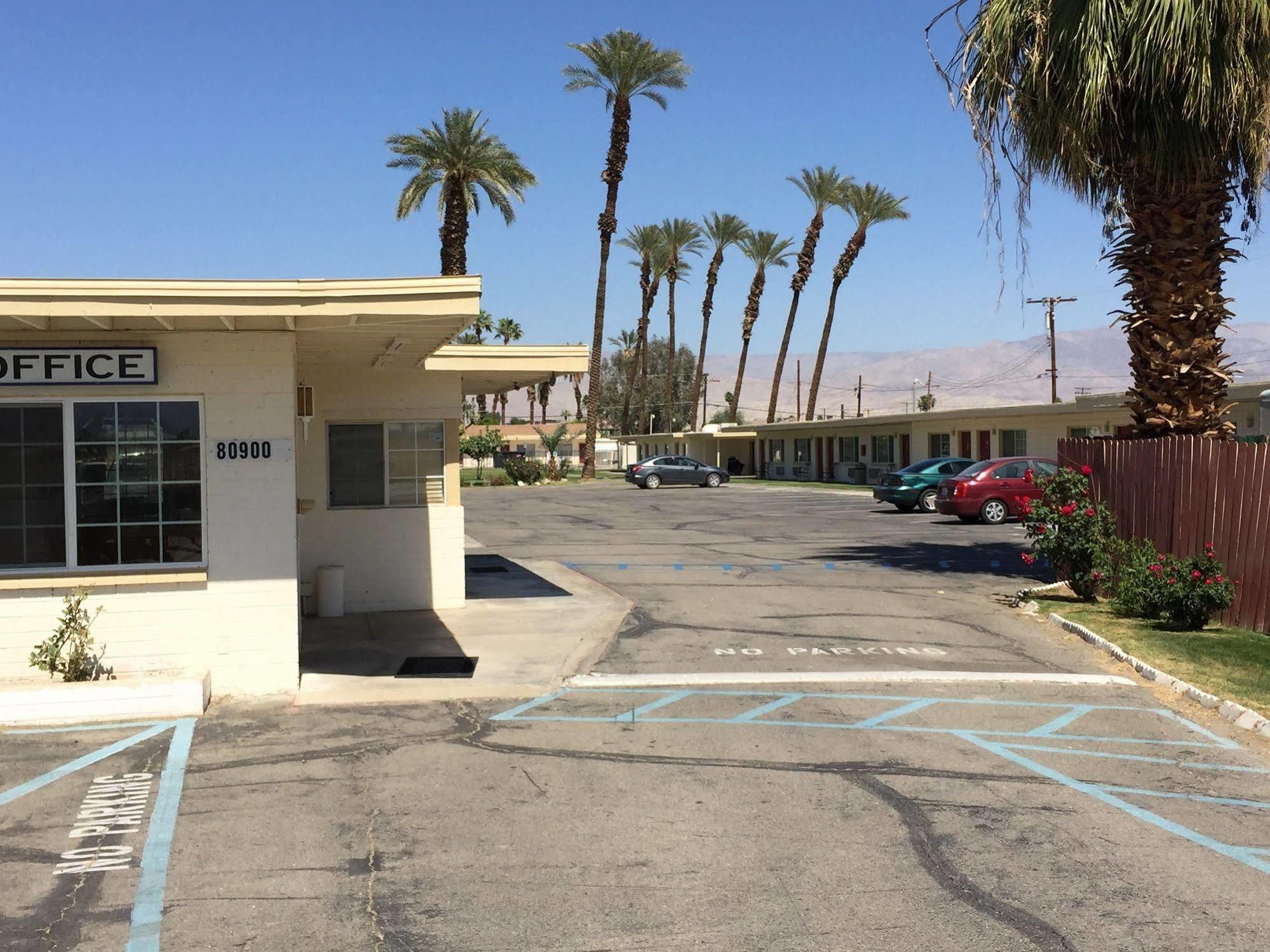Western Sands Motel Indio Buitenkant foto