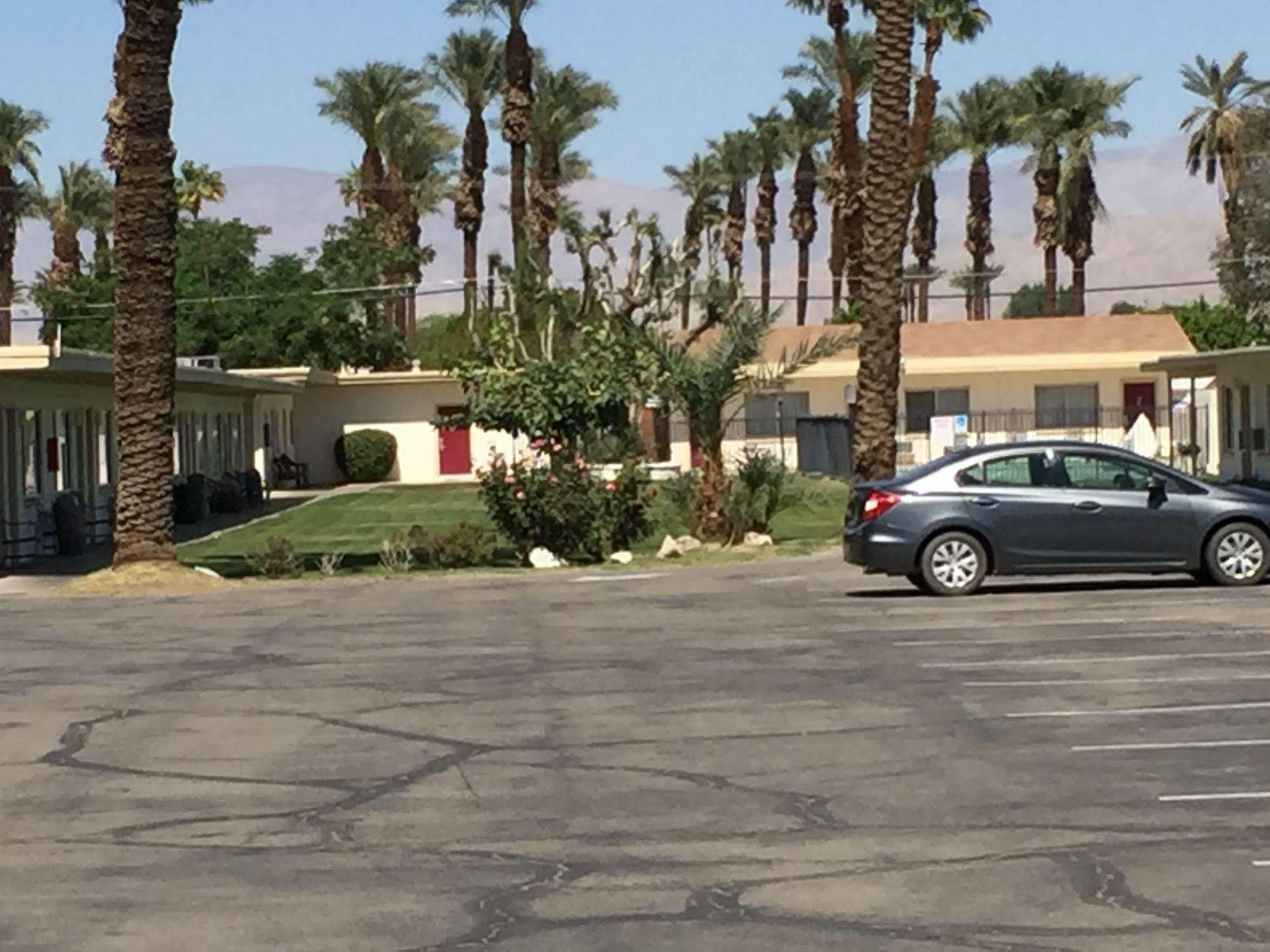 Western Sands Motel Indio Buitenkant foto